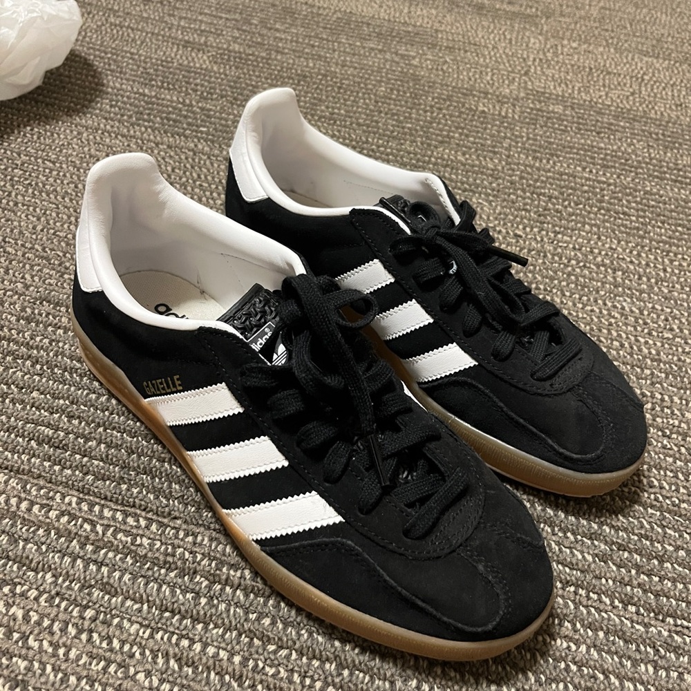 NEW Adidas Black and White Classic Sneakers - Picture 2 of 2